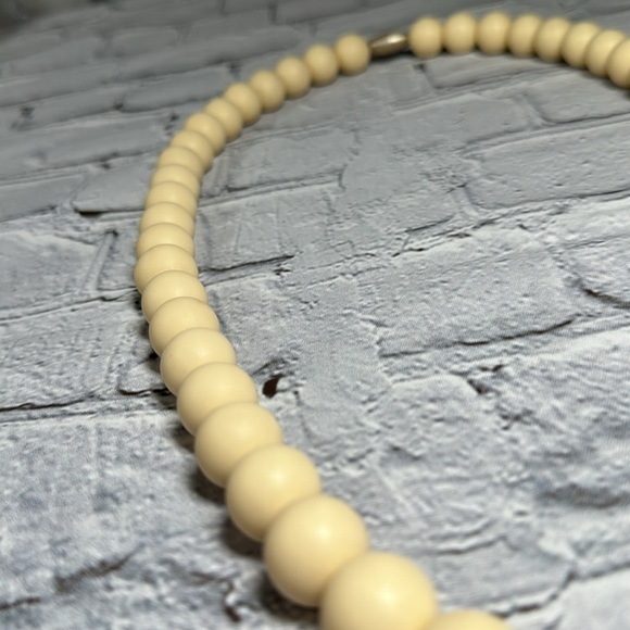 Chew Beads Jane Necklace Ivory off White Cream 30” - Picture 3 of 8